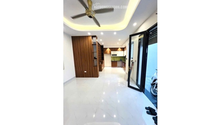 Chính chủ bán nhà Lạc Long Quân – 75m², 5 tầng, ngõ thoáng, giá hấp dẫn