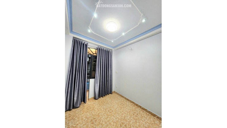 Nhà 3 lầu đúc có sân thượng hẻm Tùng Thiện Vương P13Q8 Full nội thất