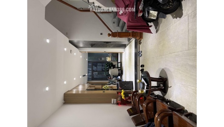 Bán gấp nhà hẻm xe hơi đường C1, Tân Bình: 84m2, 4 tầng, 4PN, sổ đỏ trao tay, giá hời chỉ 18.5 tỷ! Gọi ngay 0789892658.