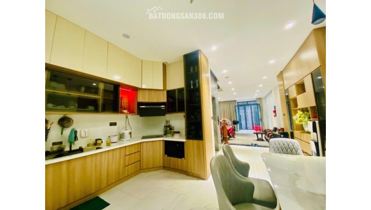 Bán gấp nhà hẻm xe hơi đường C1, Tân Bình: 84m2, 4 tầng, 4PN, sổ đỏ trao tay, giá hời chỉ 18.5 tỷ! Gọi ngay 0789892658.