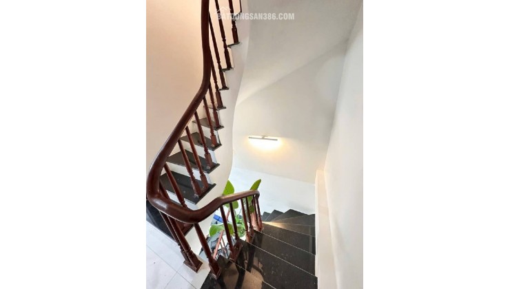 Bán nhà đẹp - Trung tâm Cầu Giấy - 30m2 4 tầng nhỉnh 8  tỷ