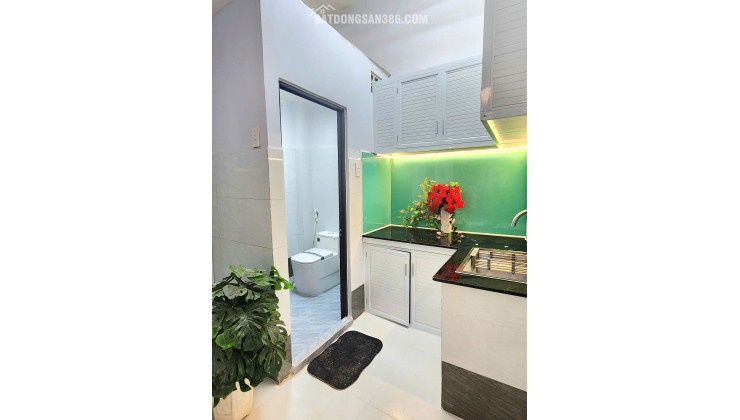 Nhà 3 lầu đúc có sân thượng hẻm Tùng Thiện Vương P13Q8 Full nội thất