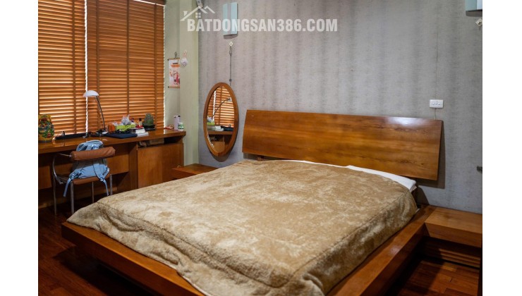 Cực đẹp! Phân lô Trung Kính, ô tô tránh nhau vỉa hè rộng, sát phố, ngõ thông các ngả, kinh doanh ngày đêm