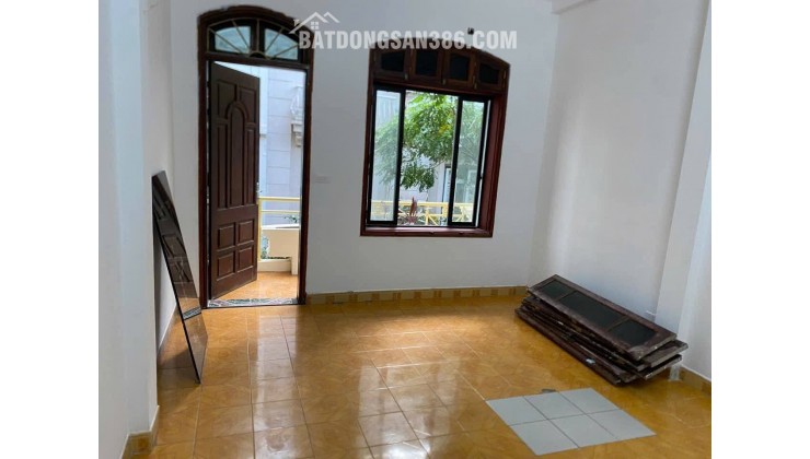 Nguyễn Chánh! Phân lô ô tô tránh vỉa hè rộng, kinh doanh ngày đêm sầm uất, 2 thoáng, vài bước ra mặt phố.