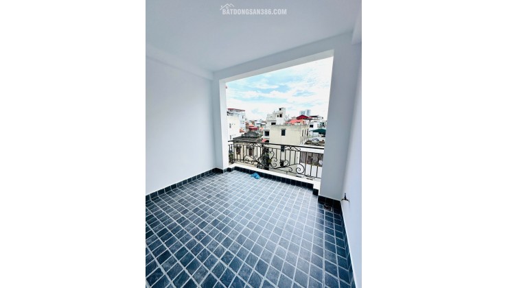 Chính chủ caàn nhượng  lại căn nhà tại ngõ 282 Kim Giang, DT36m2, 4 tầng giá 7,6 tỷ.