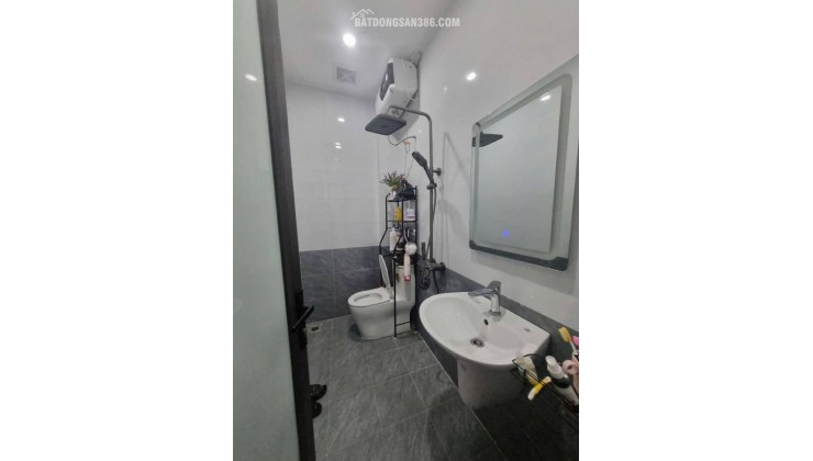Chính chủ caàn nhượng  lại căn nhà tại ngõ 282 Kim Giang, DT36m2, 4 tầng giá 7,6 tỷ.