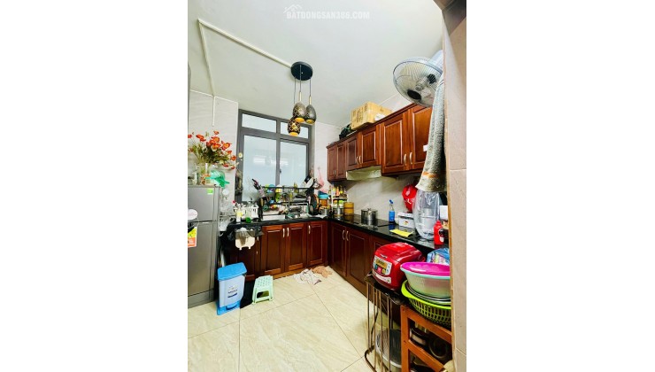 Tầng 2 Tập thể VŨ TRỌNG PHỤNG, 85m, 3PN riêng, ô tô đầu cổng, sạch đẹp, 4.65 tỷ