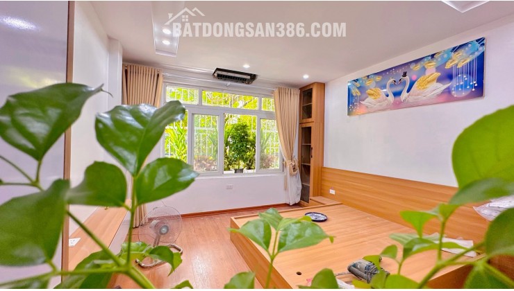Tầng 2 TT Đại học SP Trần Quốc Hoàn 85m 3PN Mới đẹp, 4.68 tỷ TT Cầu Giấy