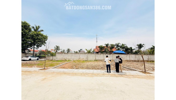 Mặt tiền : 5,5m full thổ cư .