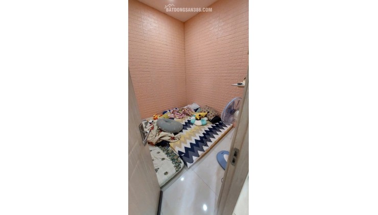 Bán gấp nhà tại Xã Bình Chánh, huyện Bình Chánh., nở hậu chữ L 6m .Giá giảm mạnh, chưa tới 3 tỷ đồng.