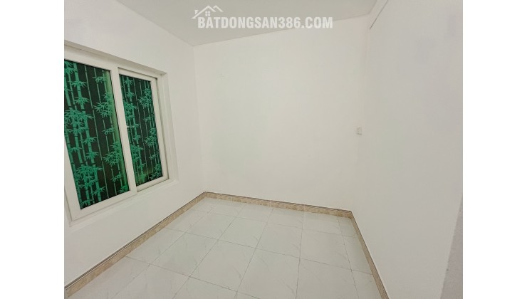 Tập thể Đội Cấn 70m 2PN, Sạch đẹp, Ô tô, 4.3 tỷ trung tâm Ba Đình