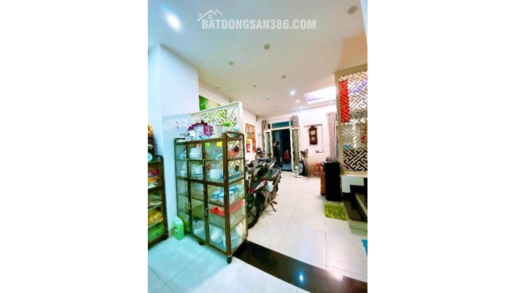 NHÀ HẺM XE TẢI TRƯỜNG THỌ THỦ ĐỨC 54M² - GIÁ 8 TỶ 4
nhà 4 tầng , 4 pn , 5 nhà vệ sinh