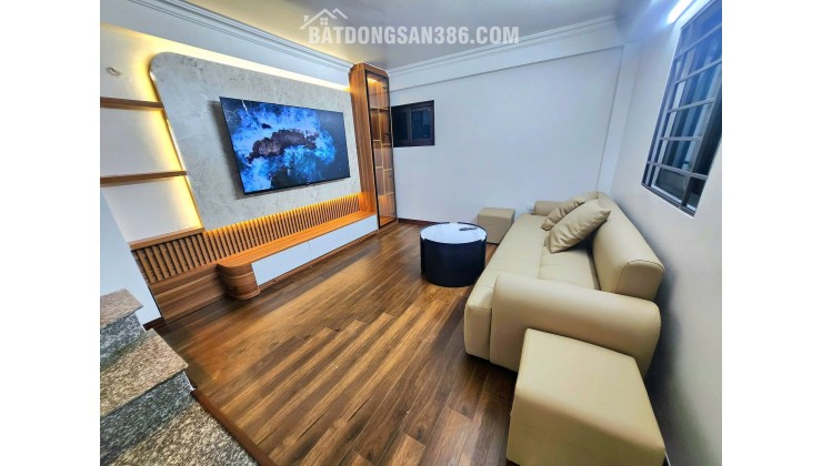 Nhà riêng Kim Giang, ô tô con đỗ cửa, Thang máy, Full đồ, 60m*7 tầng, mặt tiền 5m. Giá 14,7 tỷ
