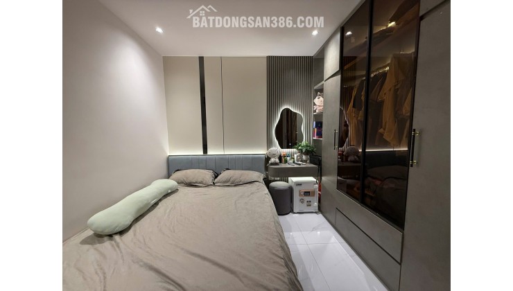 Tập thể Chùa Láng, 68m2, gần ĐH Ngoại thương, Nội thất cực đẹp, 4.68 tỷ