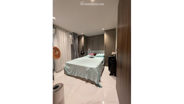 Tập thể Chùa Láng, 68m2, gần ĐH Ngoại thương, Nội thất cực đẹp, 4.68 tỷ