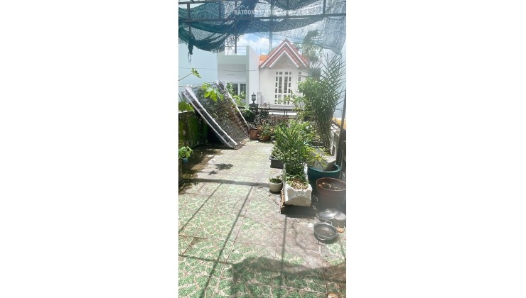 Bán nhà ngõ 11, Thủ Đức. 54m2, 3 tầng, 3PN, Sổ hồng. Giá 5.1 tỷ. LH: 0933125879