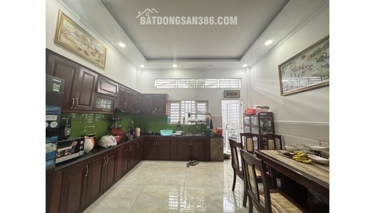 Bán nhà mặt đường Tăng Nhơn Phú, Phước Long, DT 130m2, 3 tầng, sổ hồng. Giá 14.7 tỷ,
