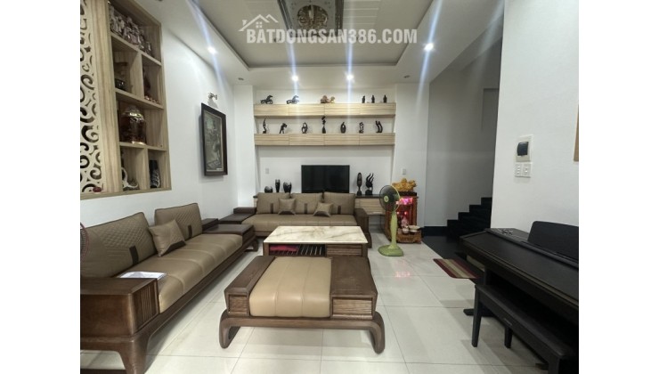  Nhà kề MT Trần Phú, đi bộ ra Bạch Đằng, Chợ Hàn, 108m2, ngang 6.5m, 4 tầng  hiện đại