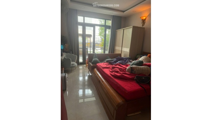 Căn  nhà mặt tiền Nguyễn Thị Minh Khai P Nam Nha Trang
