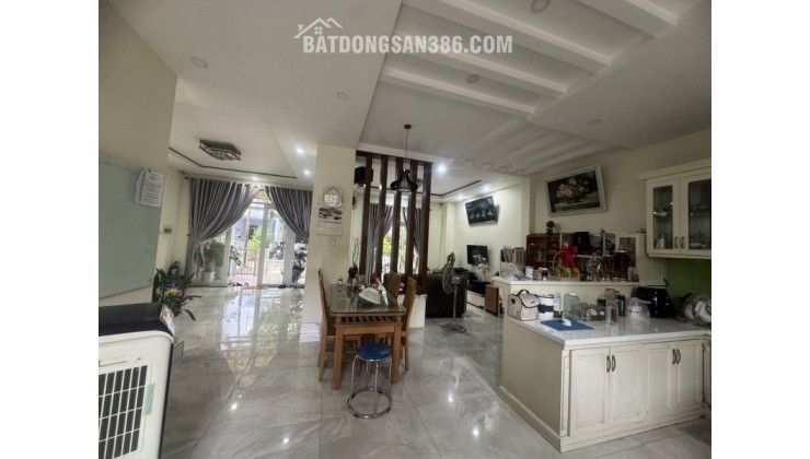 Bán Biệt Thự Liền Kề, Phường Phước Long TP HCM  DT  8 x14.5m, 115m2, 3 tầng, Sổ Hồng, Giá 14.3 Tỷ.