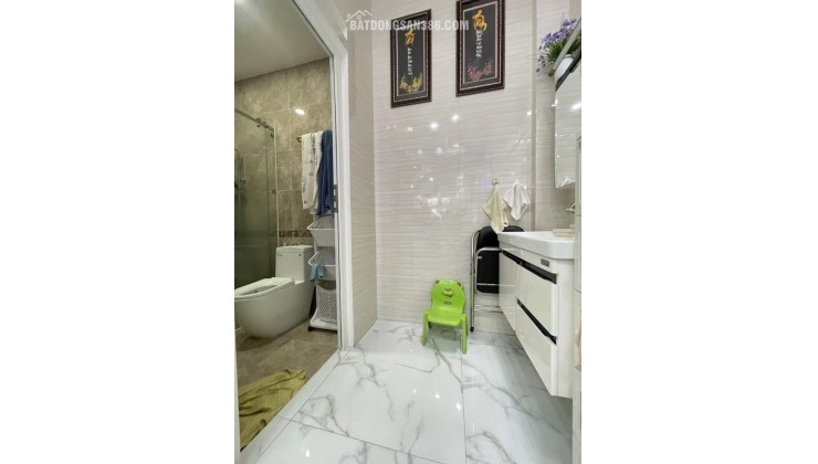 Nhà bán ngay Lạc Long Quân, Diện tích 4 x 15, 4 tầng, 3 phòng mới ở ngay, Giá chỉ nhỉnh 7 tỷ