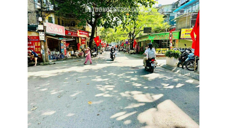 bên phố Nguyễn Quý Đức hoạt động tất cả sản phẩm.