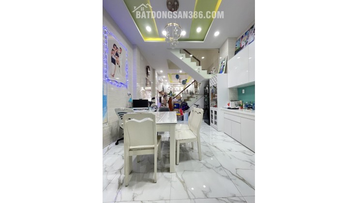 Nhà bán ngay Lạc Long Quân, Diện tích 4 x 15, 4 tầng, 3 phòng mới ở ngay, Giá chỉ nhỉnh 7 tỷ