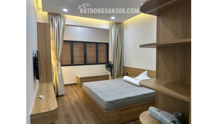 Bán nhà đẹp 2 tầng mặt tiền đường Nguyễn Hữu Huân - Giá 11 Tỷ.
