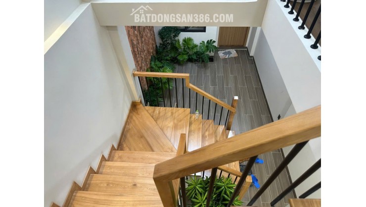 Bán nhà đẹp 2 tầng mặt tiền đường Nguyễn Hữu Huân - Giá 11 Tỷ.