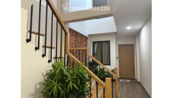 Bán nhà đẹp 2 tầng mặt tiền đường Nguyễn Hữu Huân - Giá 11 Tỷ.