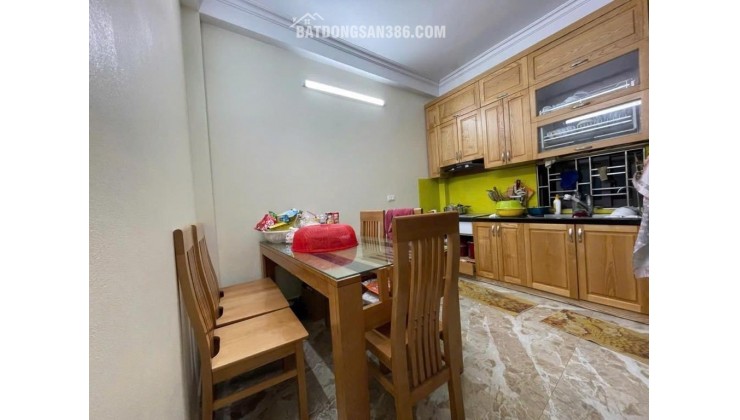 Bán nhà Thuỵ Phương 42m2, dân xây 5 tầng, có sân riêng để xe