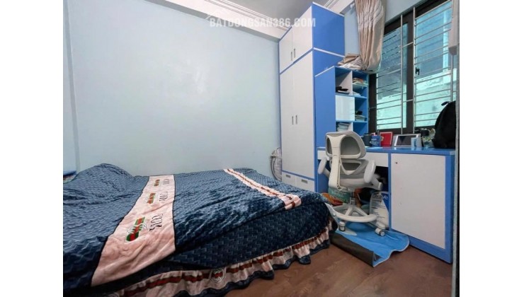 Bán nhà Thuỵ Phương 42m2, dân xây 5 tầng, có sân riêng để xe