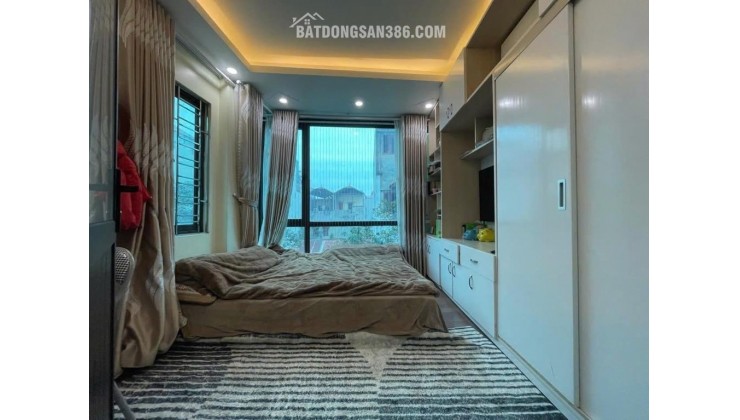 Bán nhà Thuỵ Phương 42m2, dân xây 5 tầng, có sân riêng để xe