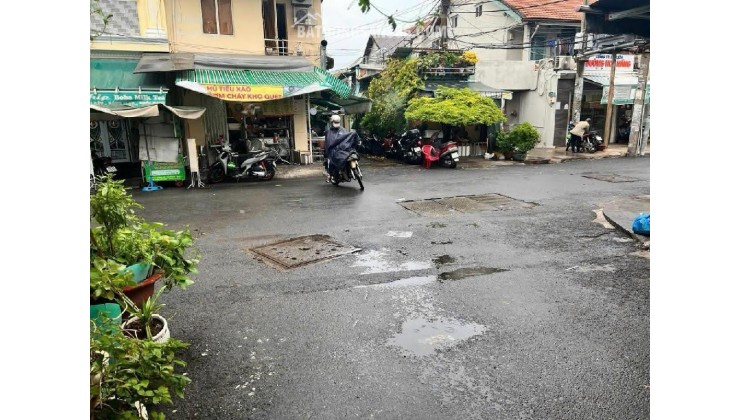 Nhà đẹp Bến Vân Đồn – ngang 5m, hẻm 6m