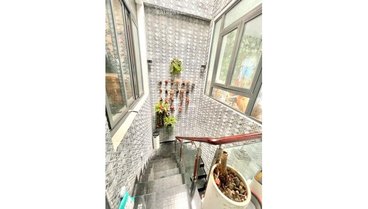 NHÀ 2 TẦNG  CHIẾN LƯỢC - HẺM XE HƠI - CHỈ HƠN 3 TỶ