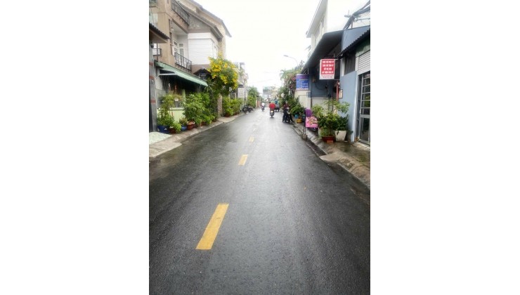 Hẻm xe hơi 1 / đường Bưng Ông Thoàn , P Phước Long B , Q9
5x20 , 2 tầng , 4 PN, 3 Wc hoàn công đủ chỉ 7,5 tỷ TL