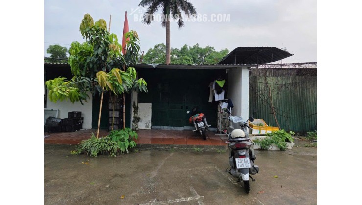 Chính chủ bán nhà trục chính đường Lạc Hồng trước cổng trường học cấp 2