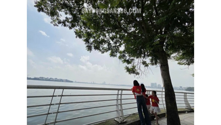 Hiếm! Bán nhà Lạc Long Quân – 90m², 3 tầng, gần Hồ Tây, sổ đỏ chính chủ, giá 13.9 tỷ