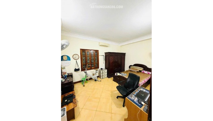 Hiếm! Bán nhà Lạc Long Quân – 90m², 3 tầng, gần Hồ Tây, sổ đỏ chính chủ, giá 13.9 tỷ