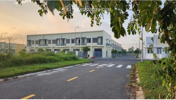 Nhà Phố Tây Ninh Liền Kề KCN Phước Đông