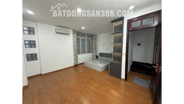 NHÀ ĐẸP PHỐ LÊ VĂN LƯƠNG - FULL ĐỒ Diện Tích 38m2 5 tầng mặt tiền 5m Giá 10.8 tỷ