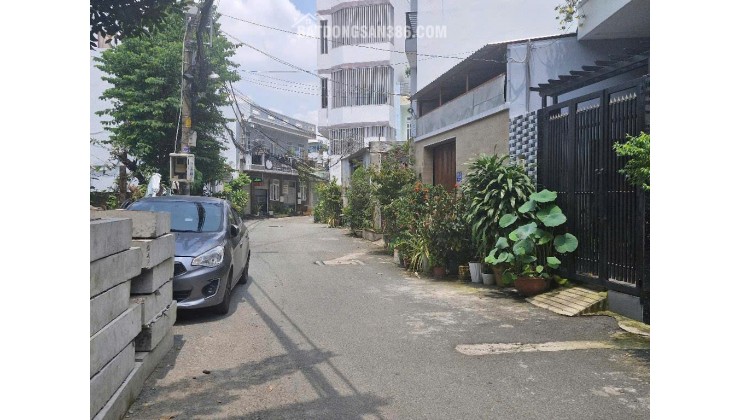 Vị  trí siêu đỉnh, lô góc 3 mặt tiền xe tải tránh, tiện mua ở ,làm văn phòng trụ sở công ty 
98 m2 chỉ 9 tỷ