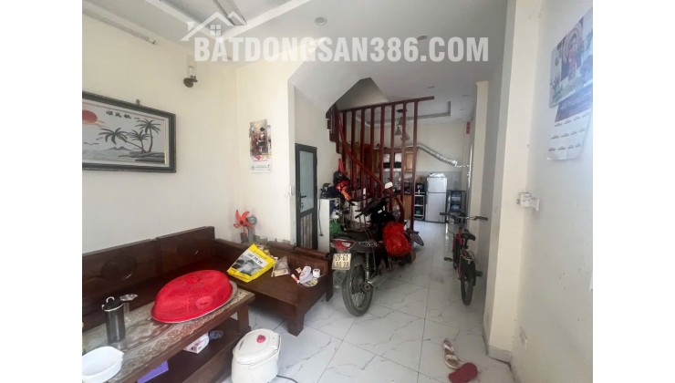 Bán nhanh nhà 36M2 x 4 tầng, MT 3.9 M, giá 5.3 tỷ Hòa Bình Hà Đông - Ô Tô qua nhà