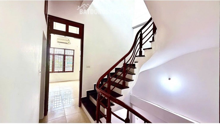 BÁN NHÀ HÒA BÌNH - HÀ ĐÔNG 54m2 x 3 tầng MT 4.9M Giá 4.5 tỷ - PHÂN LÔ - Ô TÔ ĐỖ CỬA