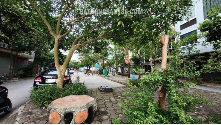 Bán nhà Văn Phú - Hà Đông DT 48m2 x 3 tầng - Nhà gần phố - Phân lô - Giá 11 tỷ