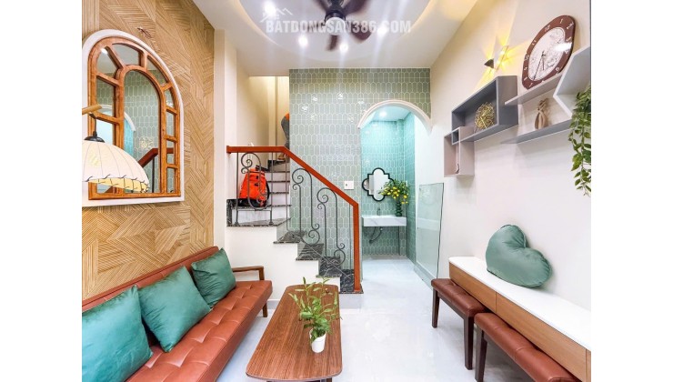 Quận 3 - Nhà Mới Ở Ngay - Đầy Đủ Nội Thất - 4 Tầng - Nhỉnh 3 Tỷ -Nhà mới tinh, 1 Trệt 3 lầu đúc.