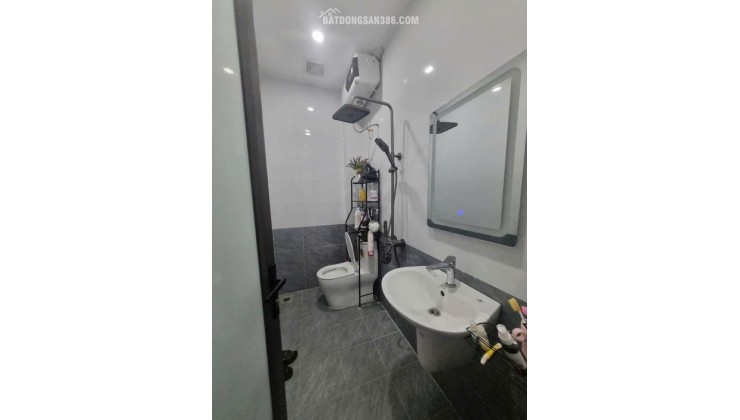 Chỉ hơn 7 Tỷ, nhà mới xây csnhj KĐT mới Đại Kim, 36m*4T, MT 4m, ngõ thông. Kinh doanh đỉnh