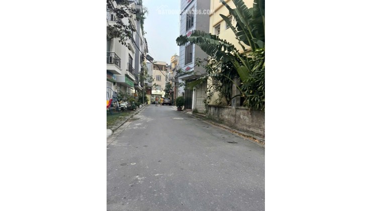 GIÁ TỐT -  32M2 MT4M đất Bắc Cầu, Bồ Đề,Oto Ra Vào 4ty7