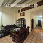Anh tôi gửi bán gấp nhà Hẻm Xe Hơi Thành Thái, Quận 10 – 12 Tỷ – Nhà 5 Tầng Thang Máy