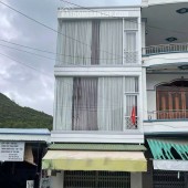 Bán nhà mặt tiền đường Tôn Đức Thắng - Hòn Rớ - Nha Trang 
 Diện tích : 74,4m2 Giá : 6ty4 lh e Trinh